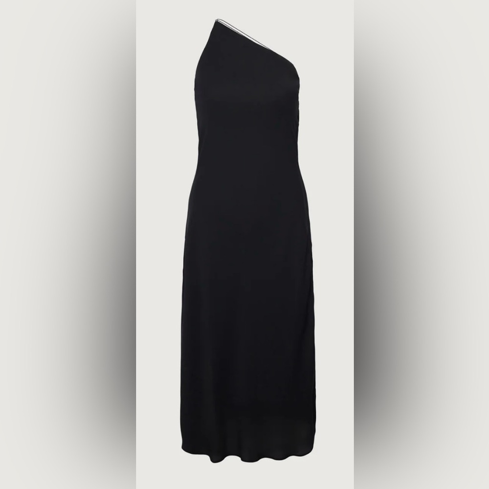 Sleek and Stylish Black Maxi Dress - Picture 5 of 7